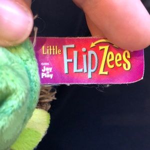 Little flip-zee one side turtle/one side hedgehog
